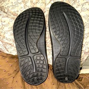 Oofos leopard women’s 11 slides